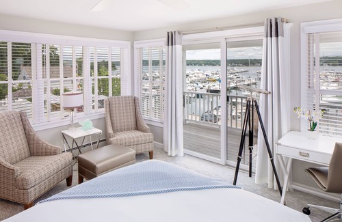 Niantic Bed & Breakfast | Inn at Harbor Hill Marina