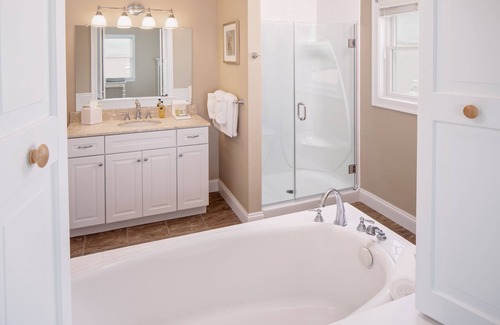 Niantic Bed & Breakfast | Inn at Harbor Hill Marina