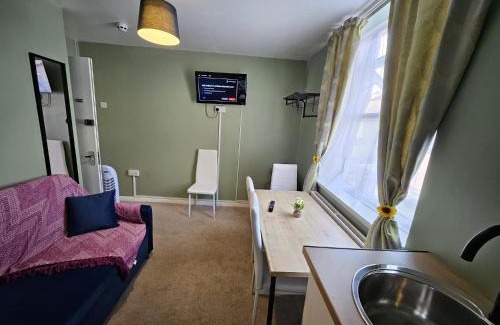 Southsea Apartment | Inn By The Sea, PORTSMOUTH, Parking EV 22kW Available
