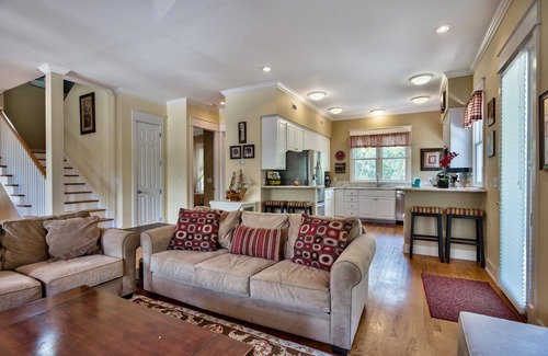 Sunnyside House | "Inn High Cotton" 3 min walk to the beach, updated home in Carillon Beach!