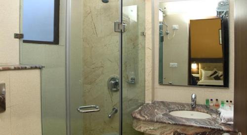 Karol Bagh Hotel | Inn Tawang Near B L Kapoor Hospital A Well Hygiene Hotel