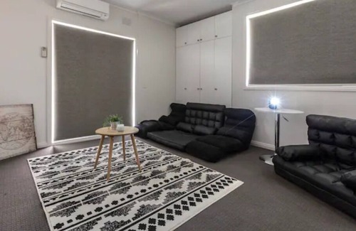 Caulfield North House | Inner Melb 6B3b Luxury Holiday House&Private Pool