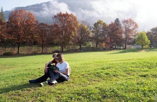 Pergine Valsugana House | Innesti Rooms & Apartments Green double bedroom with private bathroom