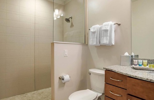 Central Business District Hotel | Innovative Décor in heart of Theater District!
