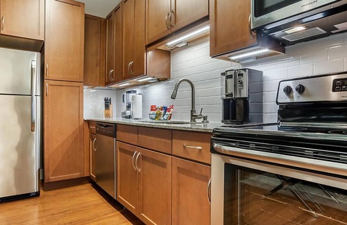 Central Business District Hotel | Innovative Décor in heart of Theater District!