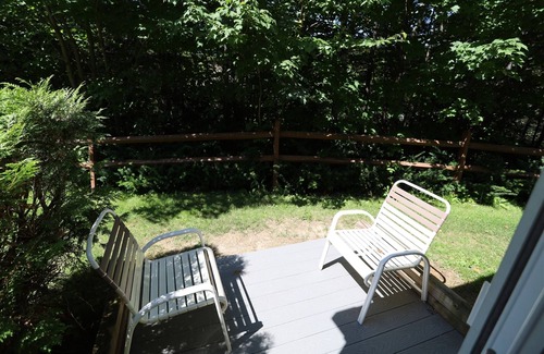 Waterville Valley Condo | Inns of Waterville Valley Condo nextdoor to Townsquare, swimming pond and activities! (106)