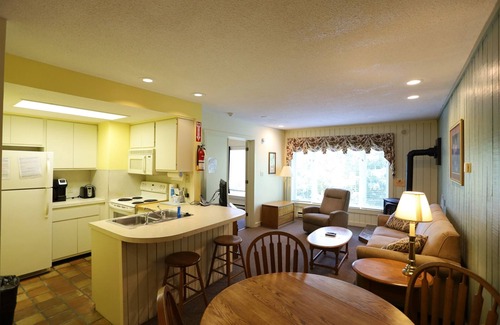 Waterville Valley Condo | Inns of Waterville Valley one bedroom condo next door to Town Square! (305)