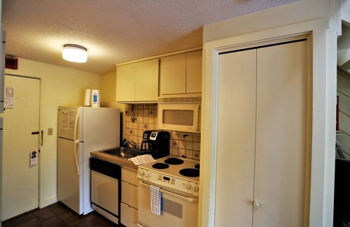 Waterville Valley Condo | Inns of Waterville Valley with passes to White Mountain Athletic Club (405)
