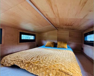 Hasselt House | Inova Guesthouse - Comfort Room with Private Bathroom and Access to Shared Facilities