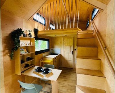Hasselt House | Inova Guesthouse - Comfort Room with Private Bathroom and Access to Shared Facilities
