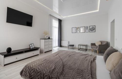 Lviv City Center Apartment | InshiApartments on Bohdan Khmelnytsky str
