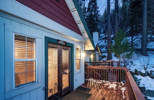 Yosemite West Cabin | Inside Yosemite Park-Yosemite Spring Wonderland