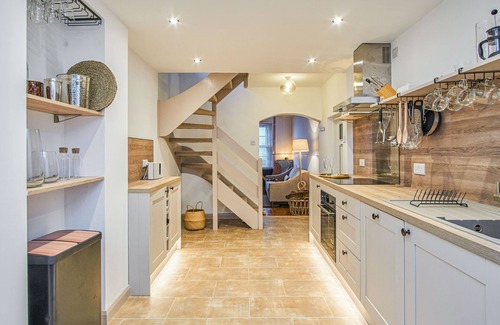Cowes House | Insignia - Townhouse that sleeps 6 guests in 3 zip and link bedrooms