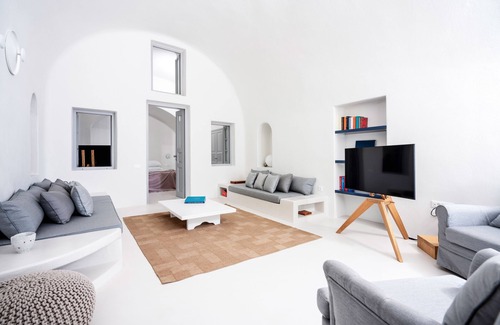 Fira Hotel | Inspire Santorini Luxury Villas