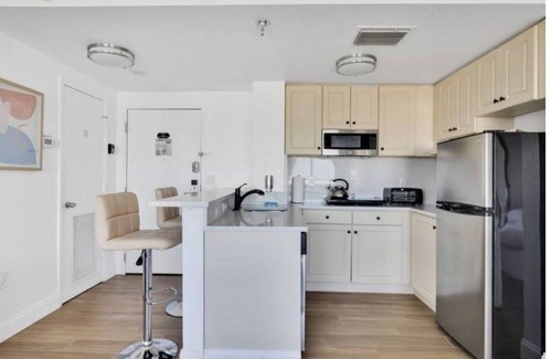 Florida Center Apartment | INTERNATIONAL dr/UNIVERSAL 2 BEDROOMS KING SUITE with free parking