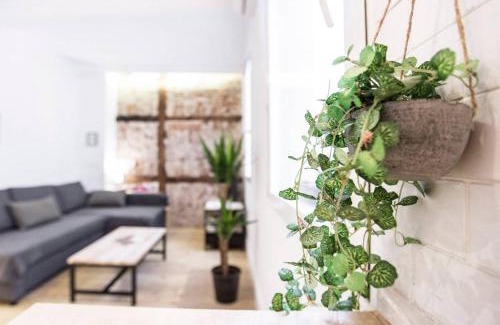 Embajadores Apartment | INTIMATE AND ARTISTIC FLAT WIFI PUERTA DEL SOL