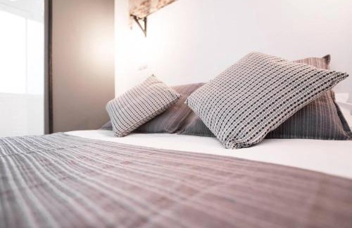 Embajadores Apartment | INTIMATE AND ARTISTIC FLAT WIFI PUERTA DEL SOL