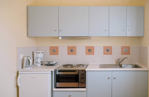 Ormos Koumeikon Apartment | Intimate Studio with Garden Views and Inviting Shared Pool