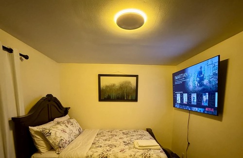 London House | Intimate Urban Hideaway - Private room in a beautiful home