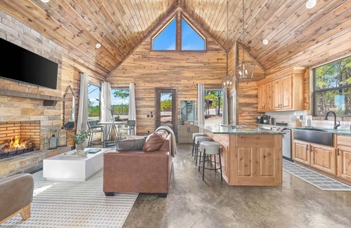 Pickens Cabin | Intimate Woodland Escape Spa-Fire pit - Sleeps 4