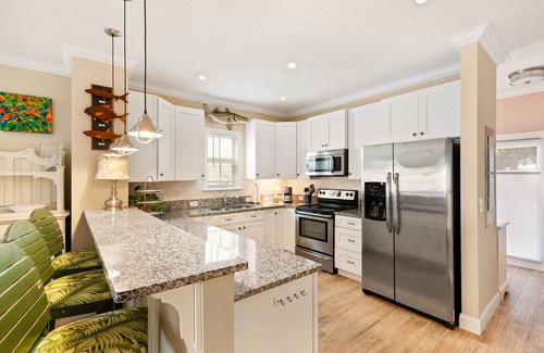 Old Town House | INTO THE MYSTIC ~ Adorable 2 Bedroom, 3 Bathroom Townhome w/Community Pool!