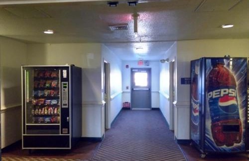 Pike Hotel | InTown Suites Extended Stay Indianapolis IN - Traders Point