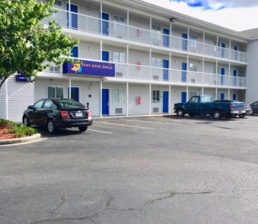 North Charleston Hotel | InTown Suites Extended Stay North Charleston SC - Rivers Ave