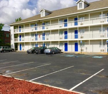 North Charleston Hotel | InTown Suites Extended Stay North Charleston SC - Rivers Ave