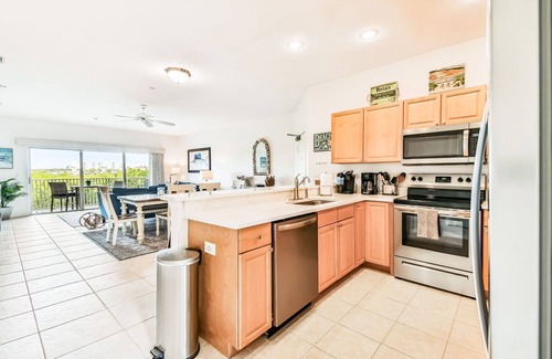 Indian Shores Condo | Intracoastal Condo | 3 min wlk to Beach & Dogs Ok!