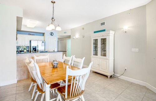 Panama City Beach Condo | Inviting 11th-floor, beachfront condo with pool, hot tub & beach access