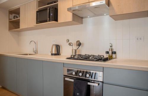 Leuro Apartment | Inviting 2BR Balcony in Lively Miraflores