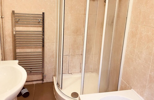 Erdington House | Inviting 3 -Bed House in Birmingham