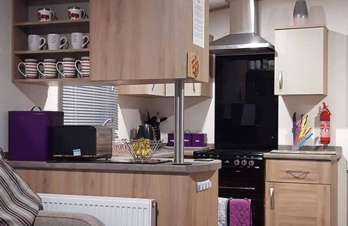 Ingoldmells Cabin | Inviting Beautiful 3-bed Caravan in Ingoldmells