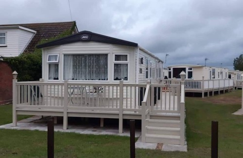 Ingoldmells Cabin | Inviting Beautiful 3-bed Caravan in Ingoldmells