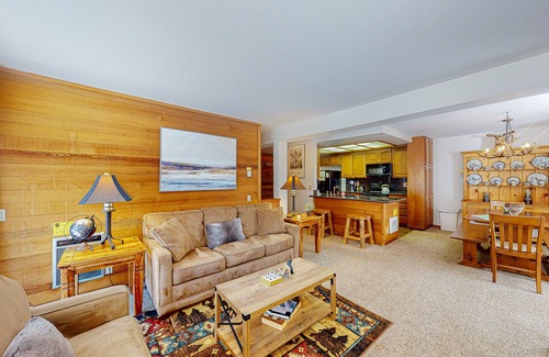 Mammoth Lakes Condo | Inviting condo 500 feet to canyon lodge lifts w/on-site pool, hot tub, sauna