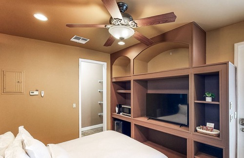 Historic District Apartment | Inviting, dog-friendly apartment with pool, hot tub, firepit & central AC