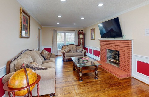Oxon Hill House | Inviting home with pool, hot tub, enclosed yard