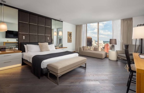 Logan Square Hotel | Inviting Suite Ideal for Executive Explorers, Near Philadelphia Museum of Art