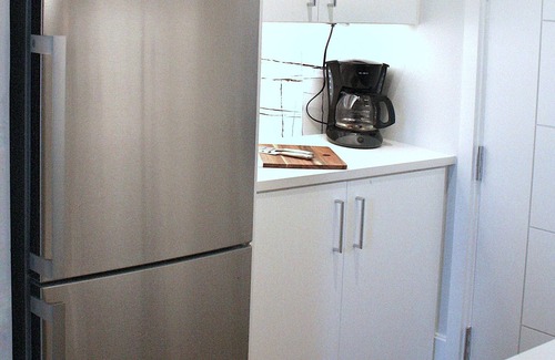 Mount Pleasant Apartment | Ion spacious above garage apartment in quiet neighborhood. High ceilings!