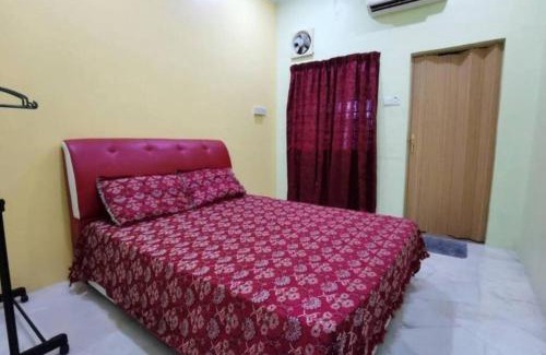Ipoh House | IPOH Be-Shine TAMAN WANG 13-14pax Homestay with 6Bedrooms, 6Bathroom, 1Living, 1Dining, 1Kitchen with 3Parkings