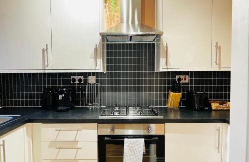 Grangetown House | Irene Suite By Koya Homes - 2-Bedroom Bungalow, Cardiff City Centre & Free Parking