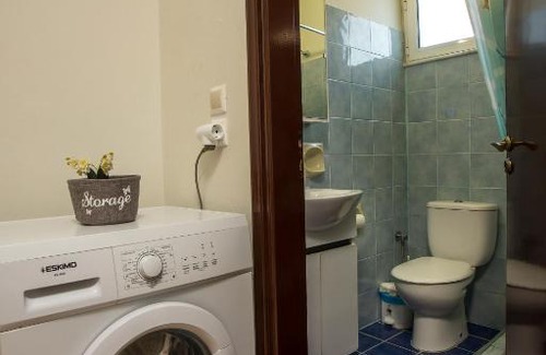 Petaloudes Apartment | Irinis studio