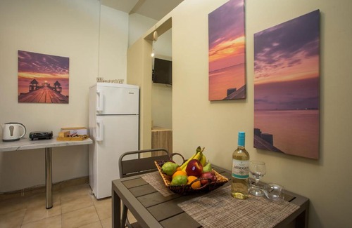 Petaloudes Apartment | Irinis studio