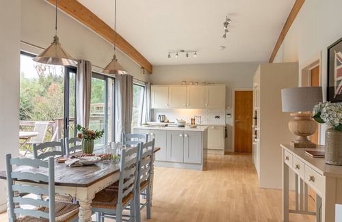 Richmond Cottage | Iris - a lodge that sleeps 6 guests in 3 bedrooms