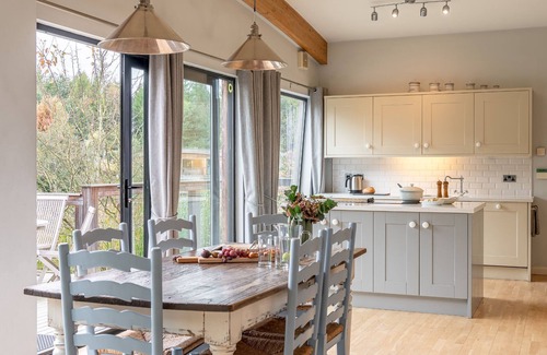Richmond Cottage | Iris - a lodge that sleeps 6 guests in 3 bedrooms