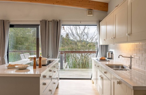 Richmond Cottage | Iris - a lodge that sleeps 6 guests in 3 bedrooms