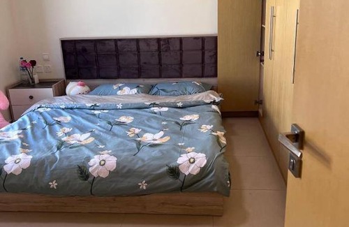 International City House | Iris Mie