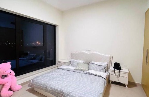 International City House | Iris Mie