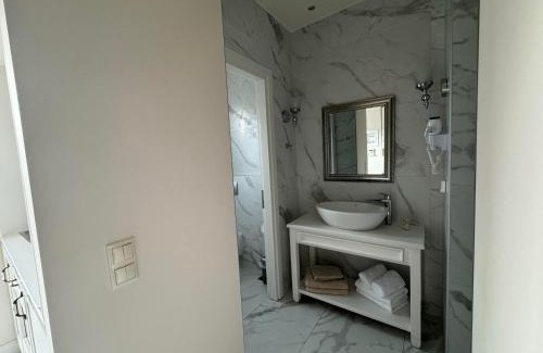 Yenion Apartment | Iris Premium