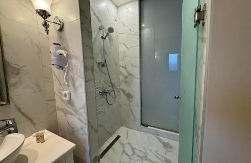 Yenion Apartment | Iris Premium